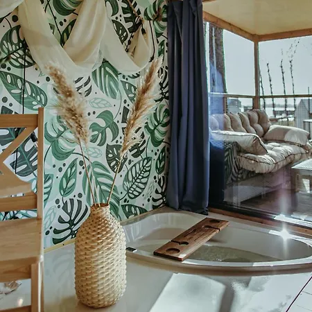 Herbals - Tree&lake With Bath, Sauna, Bikes, Motorboat Apartment