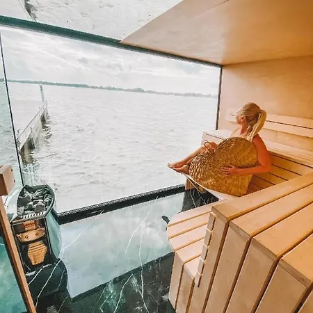 Herbals - Tree&lake With Bath, Sauna, Bikes, Motorboat