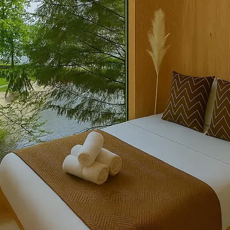 Herbals - Tree&lake With Bath, Sauna, Bikes, Motorboat דירה