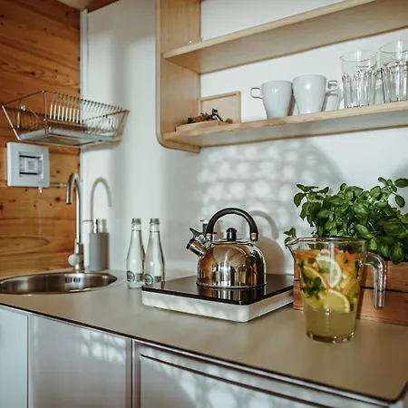 Daire Herbals - Tree&lake With Bath, Sauna, Bikes, Motorboat