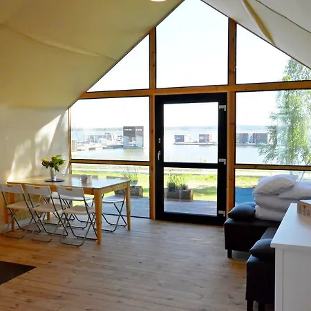 דירה Herbals - Tree&lake With Bath, Sauna, Bikes, Motorboat