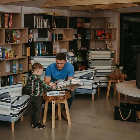 Daire Herbals - Tree&lake With Bath, Sauna, Bikes, Motorboat